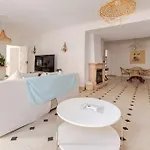 Villa Lx -10m To Downtown Up To14 Ppl,heatable Pool And Lift