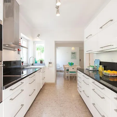 Lx -10m To Downtown,14 Ppl,heatable Pool And Lift Lisbon