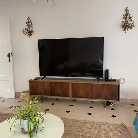 Family Villa In Lisbon ,Heated Pool ,Elevator,Parking,6 Bedrooms,Sleeps 14 Villa