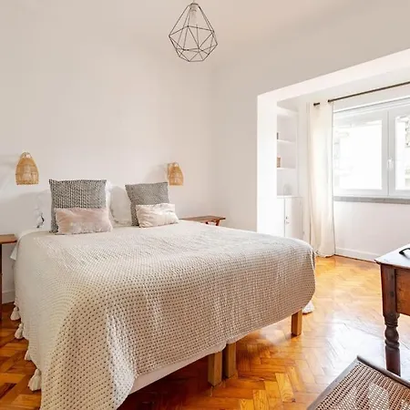 Lx -10m To Downtown,14 Ppl,heatable Pool And Lift * Lisbon