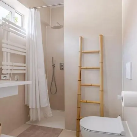 Family Villa In Lisbon ,Heated Pool ,Elevator,Parking,6 Bedrooms,Sleeps 14