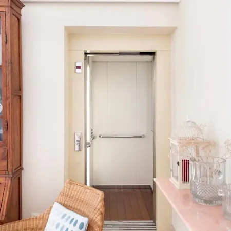 Villa Family Villa In Lisbon ,Heated Pool ,Elevator,Parking,6 Bedrooms,Sleeps 14