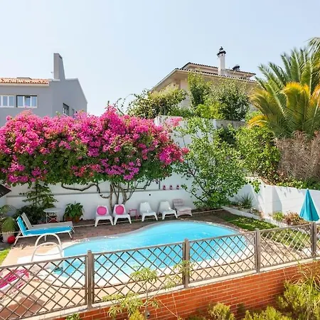 Family Villa In Lisbon ,Heated Pool ,Elevator,Parking,6 Bedrooms,Sleeps 14 Lisboa