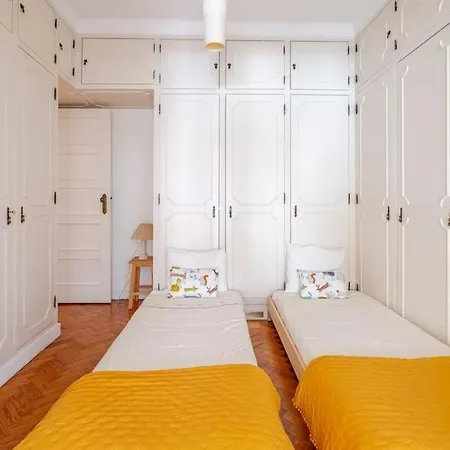 Villa Family Villa In Lisbon ,Heated Pool ,Elevator,Parking,6 Bedrooms,Sleeps 14 *