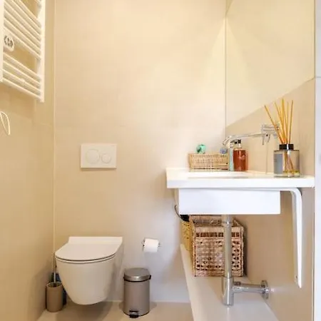 Villa Family Villa In Lisbon ,Heated Pool ,Elevator,Parking,6 Bedrooms,Sleeps 14 *
