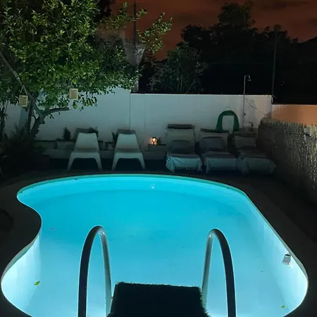 Villa Family Villa In Lisbon ,Heated Pool ,Elevator,Parking,6 Bedrooms,Sleeps 14 *